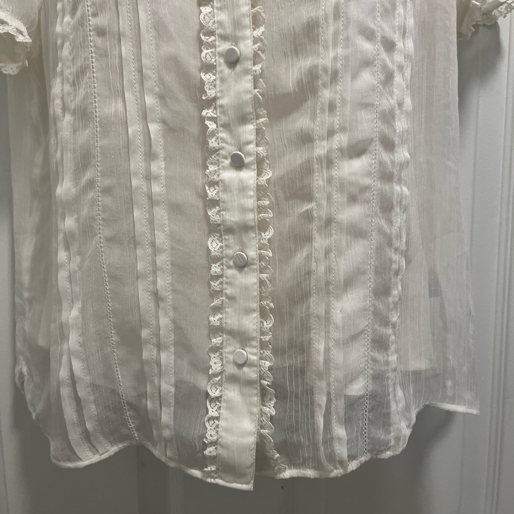 J.CREW Ivory Sheer Chiffon Lace
Trim Button Up Shirt Size 6 - NWT - Picture 8 of 15